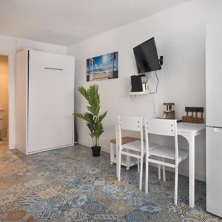 Perla - 2 Personas Con Piscina, Ac Y Wifi A 1 Min De La Playa Fuengirola